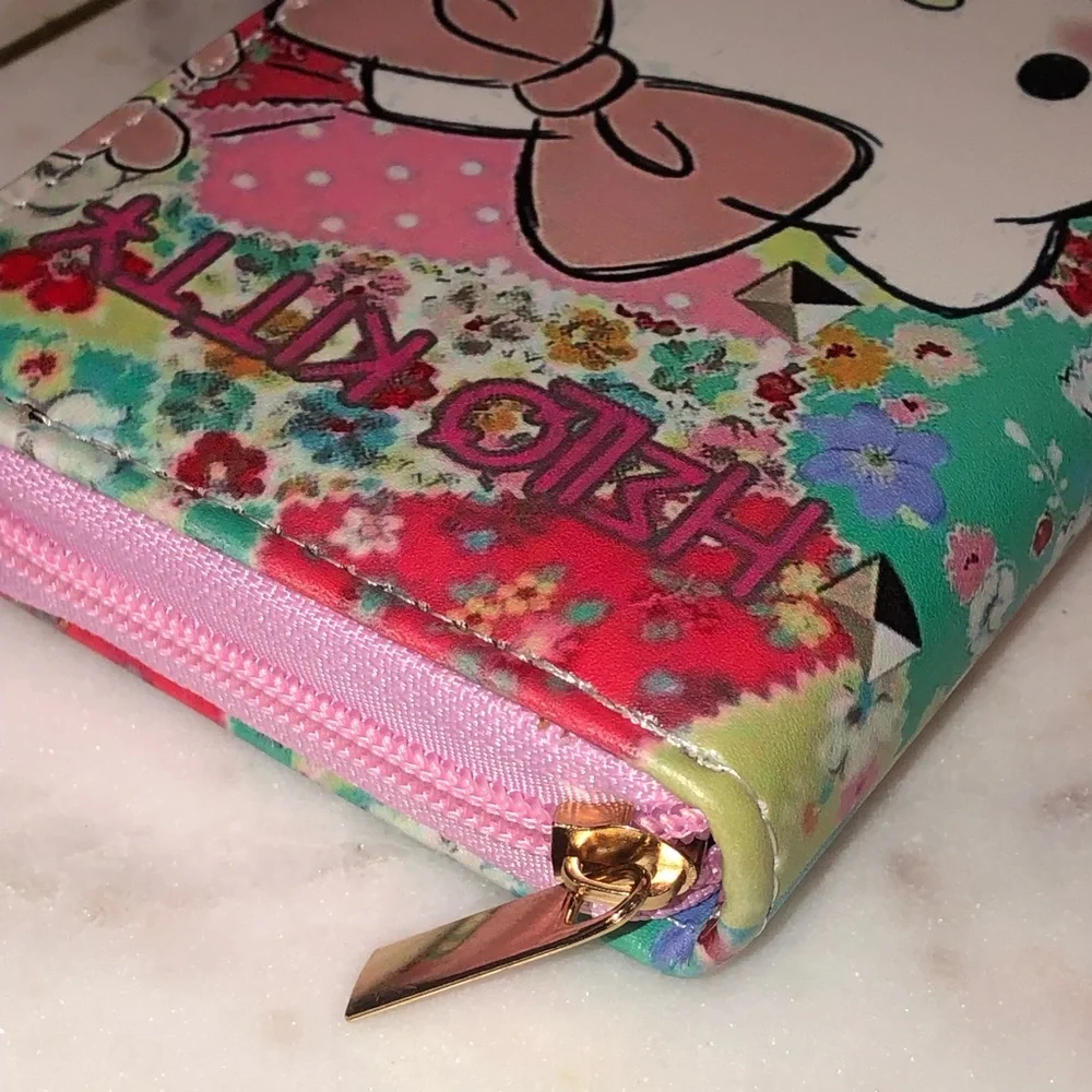 ✨NWT✨ Hello Kitty Zipper Patchwork Floral Kitty Sketch Card Wallet - Picture 5 of 8